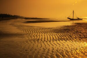 beach, boat, sand-164753.jpg