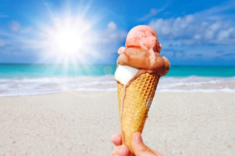 ice, summer, eating ice cream-1622109.jpg